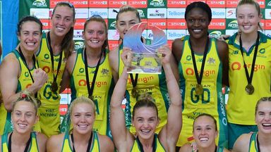 Australia's netball players are being supported by their nation's cricketers during their ongoing dispute